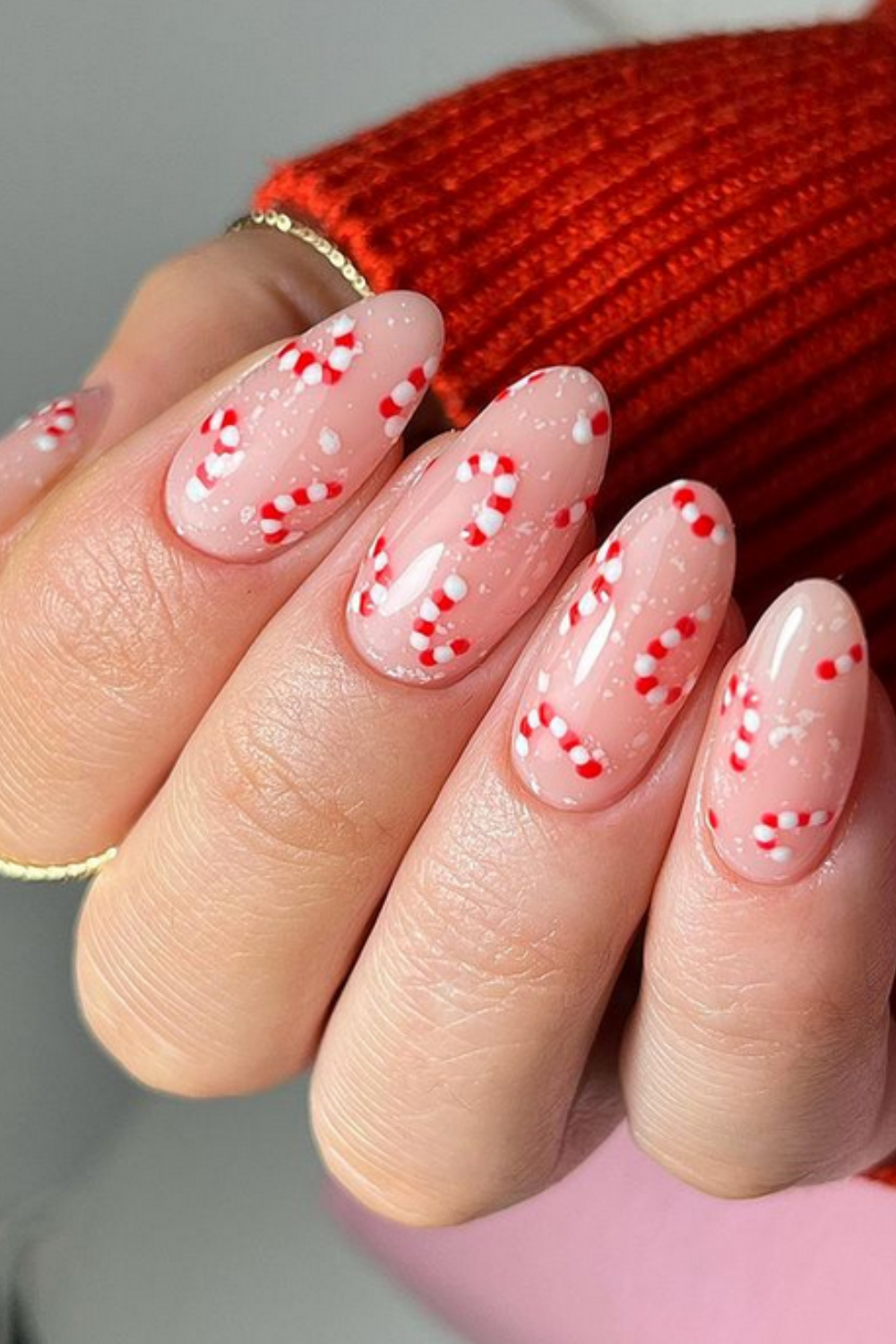 25 Candy Cane Nails for a Christmas Manicure - The Beauty Pursuit